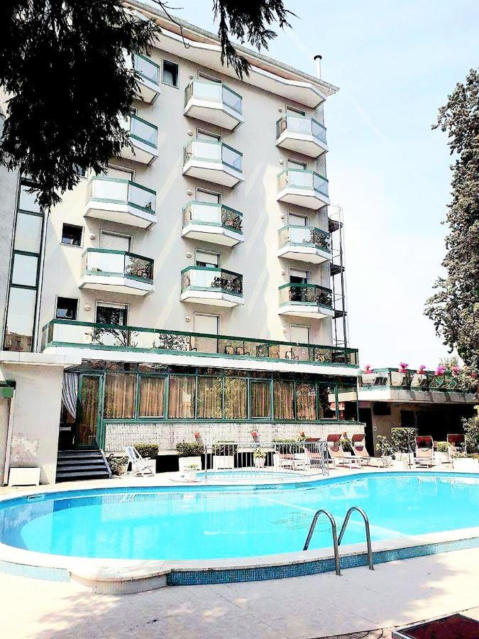 New Tiffany'S Park Hotel ลิโดดิเยโซโล ภายนอก รูปภาพ