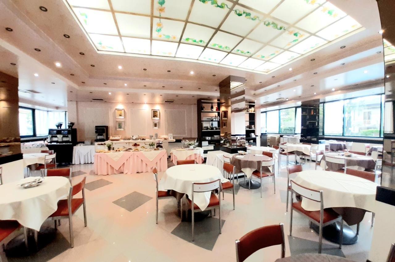 New Tiffany'S Park Hotel ลิโดดิเยโซโล ภายนอก รูปภาพ