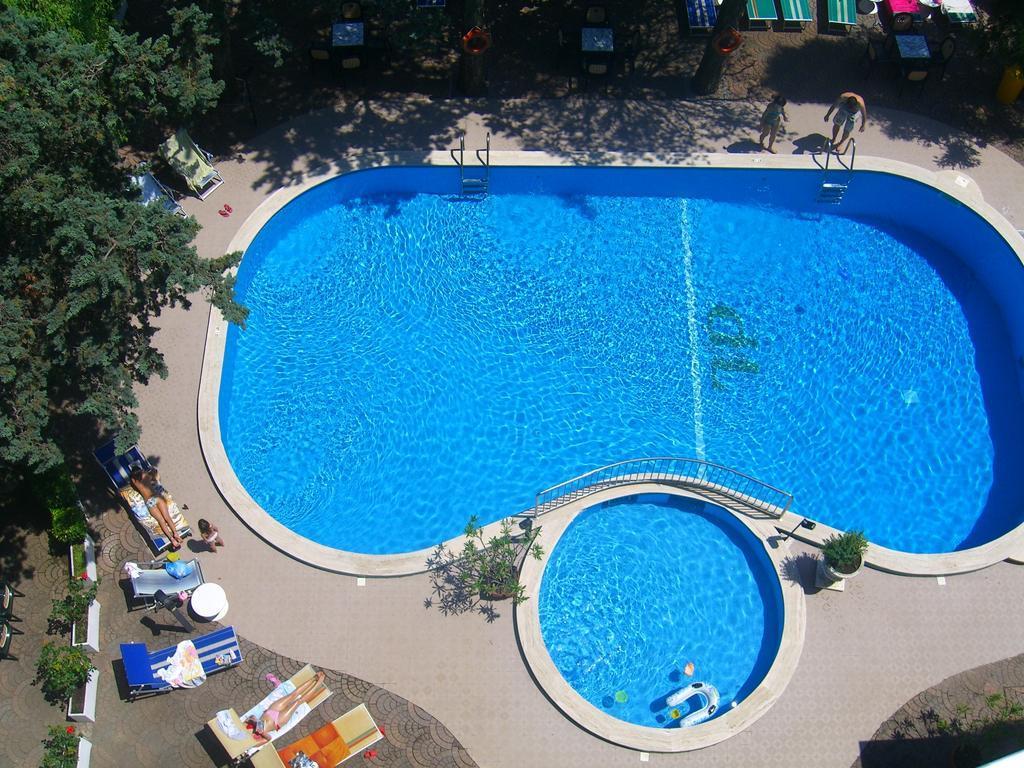 New Tiffany'S Park Hotel ลิโดดิเยโซโล ภายนอก รูปภาพ