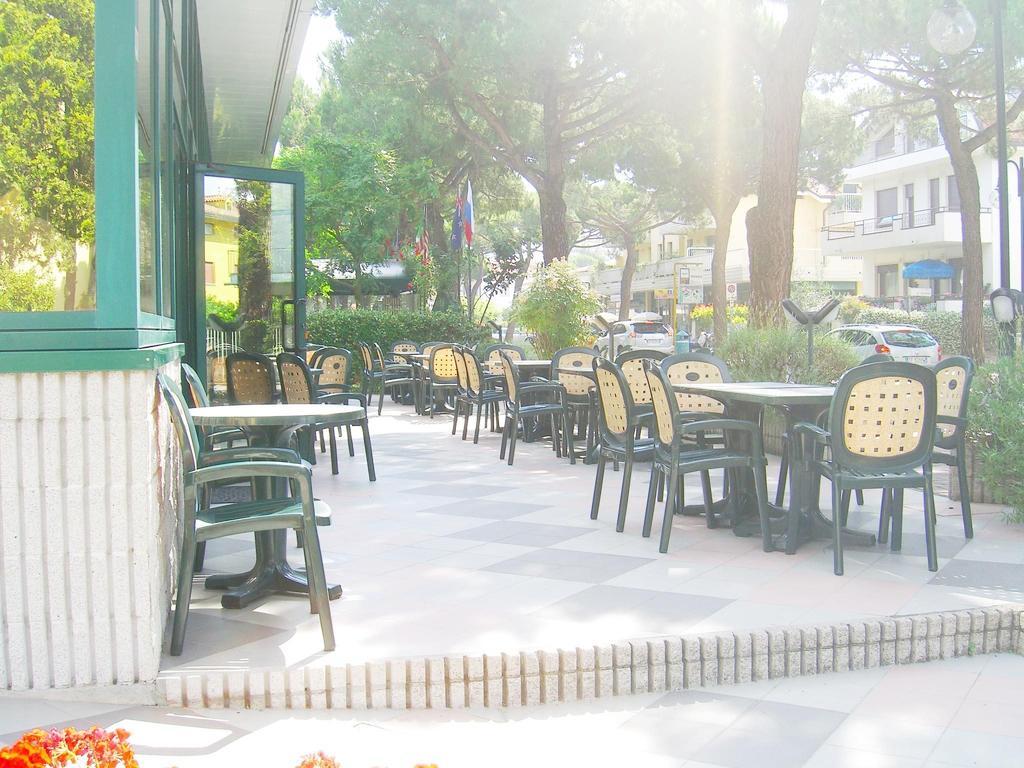 New Tiffany'S Park Hotel ลิโดดิเยโซโล ภายนอก รูปภาพ