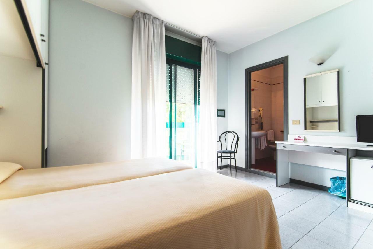 New Tiffany'S Park Hotel ลิโดดิเยโซโล ภายนอก รูปภาพ
